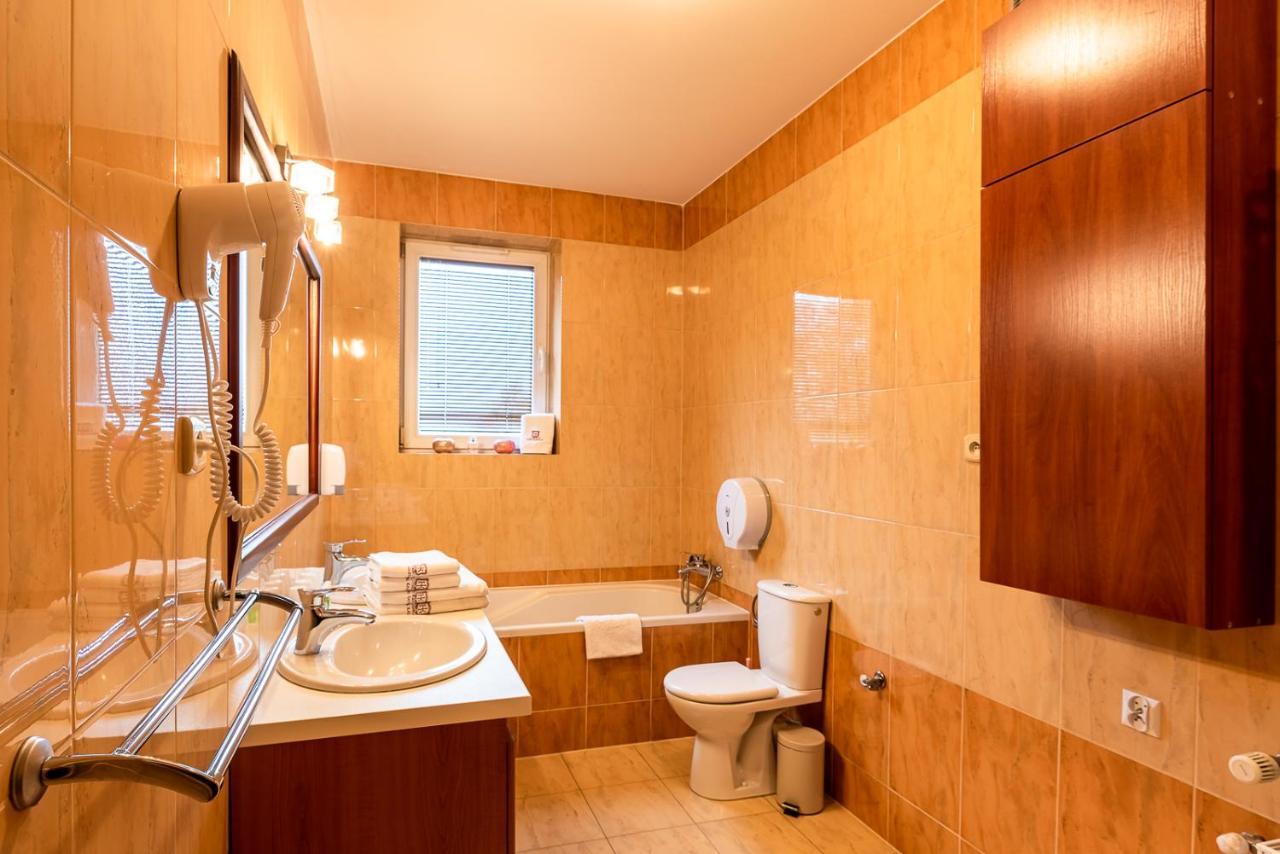 Hotel Kasztelan Dobczyce Kültér fotó