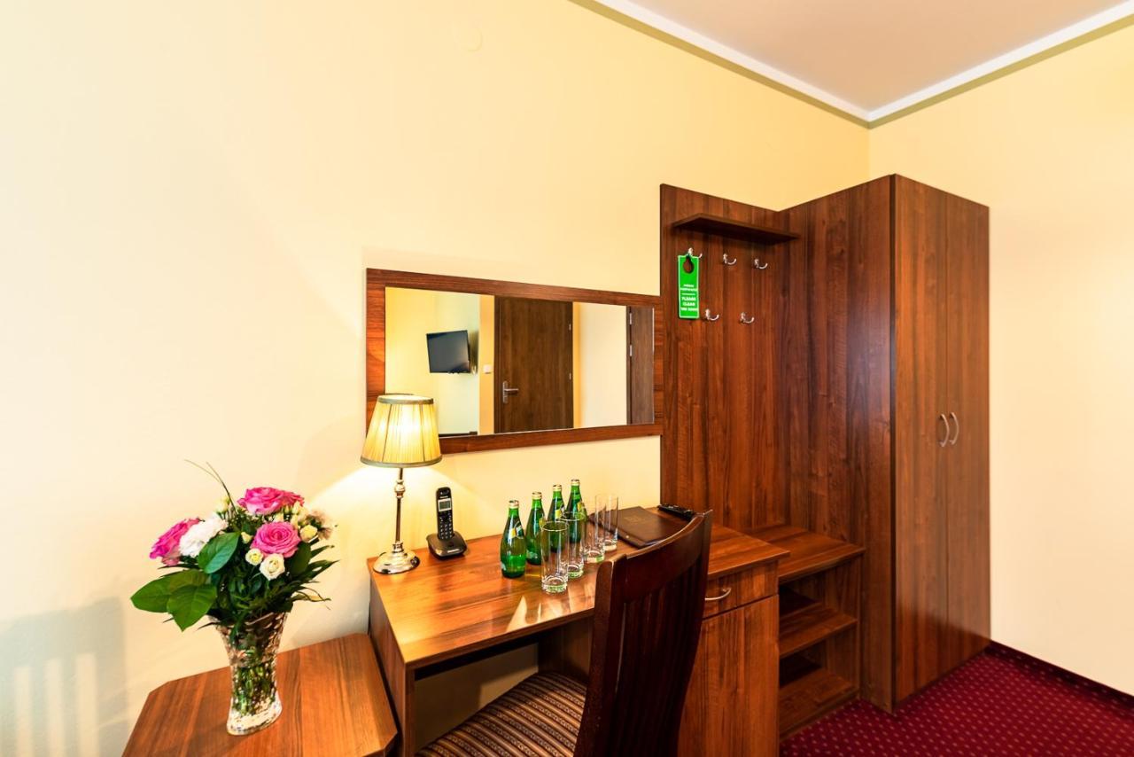 Hotel Kasztelan Dobczyce Kültér fotó